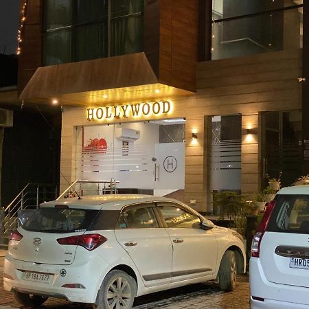 Hotel Hollywood Zirakpur Chandigarh - Family Hotel Bagian luar foto