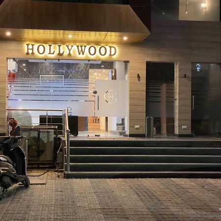 Hotel Hollywood Zirakpur Chandigarh - Family Hotel Bagian luar foto