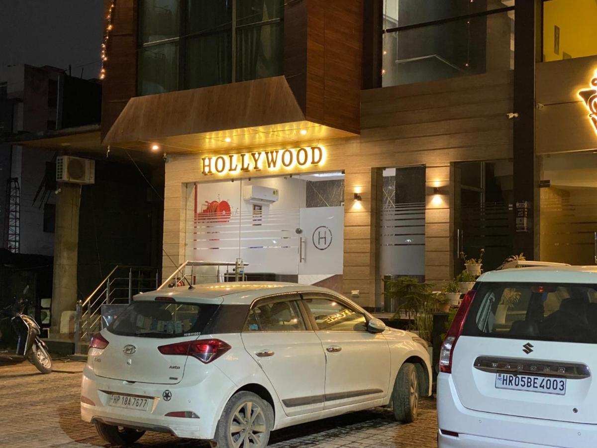 Hotel Hollywood Zirakpur Chandigarh - Family Hotel Bagian luar foto